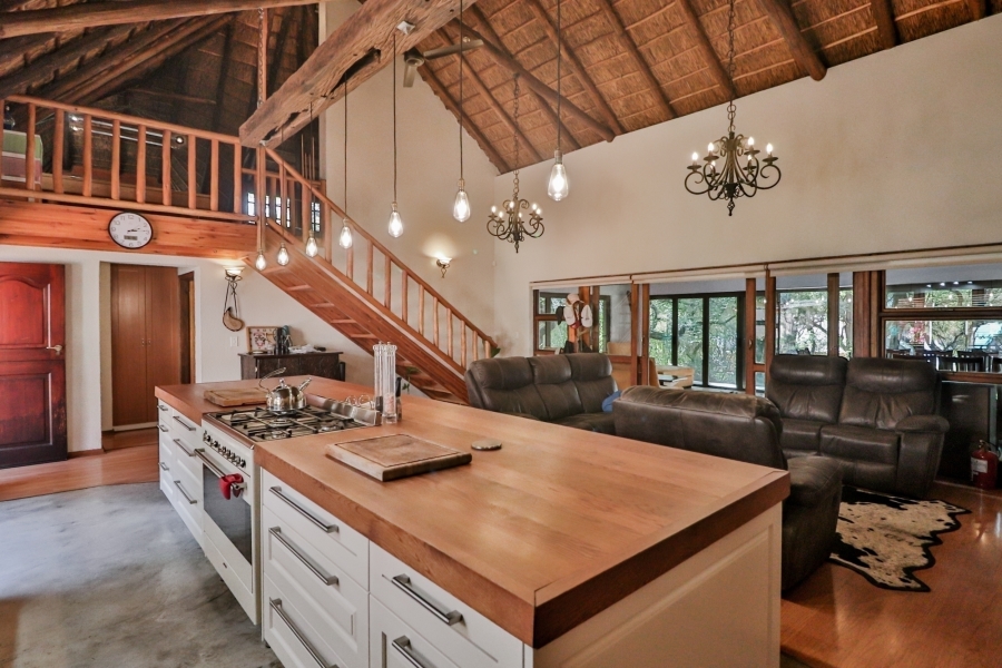 6 Bedroom Property for Sale in Lakeland North West